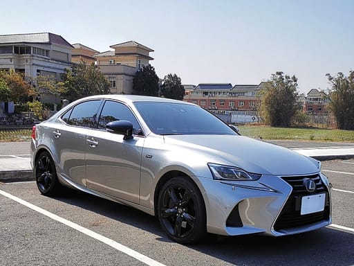 Lexus_usedcar_2017_IS300_鉑黑特仕車_69055km_Lexus中古車_IS300_圖片 (7)