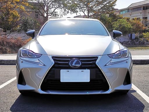 Lexus_usedcar_2017_IS300_鉑黑特仕車_69055km_Lexus中古車_IS300_圖片 (8)